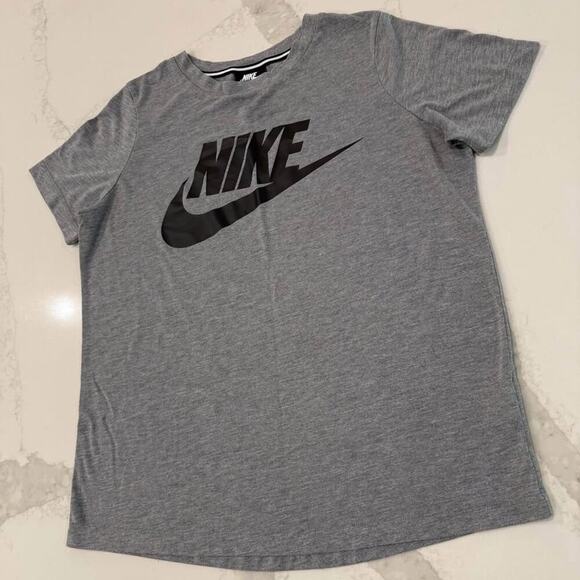 Nike Swoosh Casual Athleisure ShortSleeve T-Shirt Womens Medium Gray Workout Gym - Picture 2 of 6